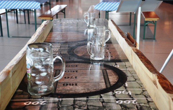 Bierkrugschieben