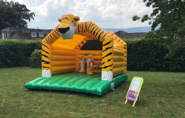 Hüpfburg Tiger