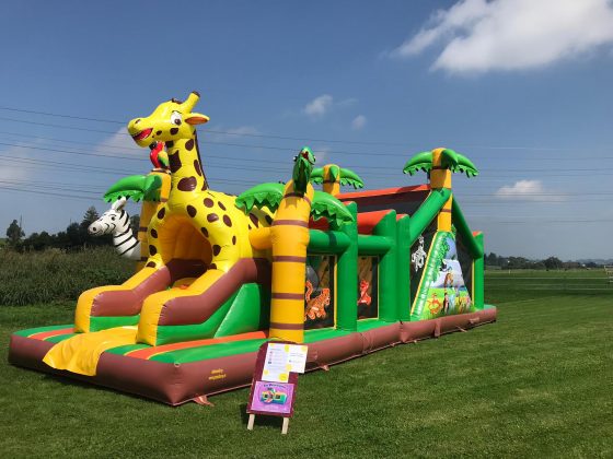 Riesenhüpfburg Safari Run mieten