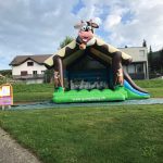 Luftschloss Swiss Chalet mit Rutsche mieten