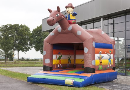 Hüpfburg Pferd