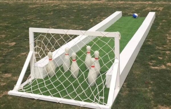 Fussball-Bowling