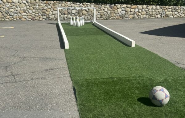 Fussball-Bowling