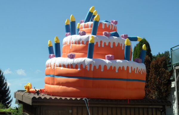 Aufblasbare Geburtstagstorte mieten